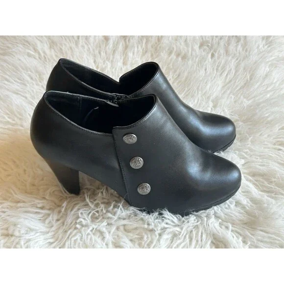 White Mountain Size 9 Black Faux Leather Block Heel Ankle Booties Crest Button - Picture 12 of 12